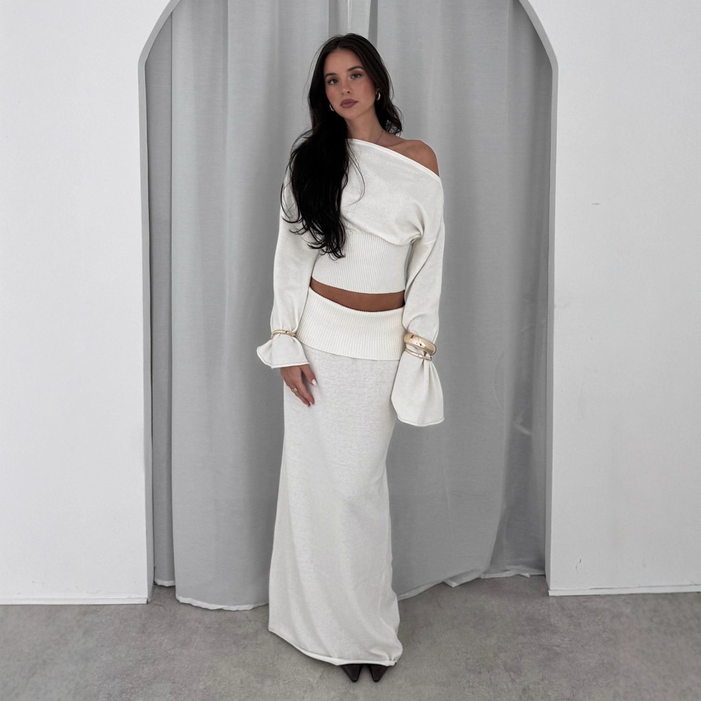 Sexy One-Shoulder Polar Fleece Long Sleeve Top and High-Waist Folded Waistband Versatile Skirt Two-Piece Set