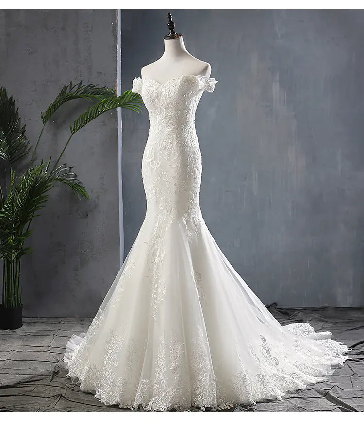 2020 New Mermaid Lace Wedding Dress with Train