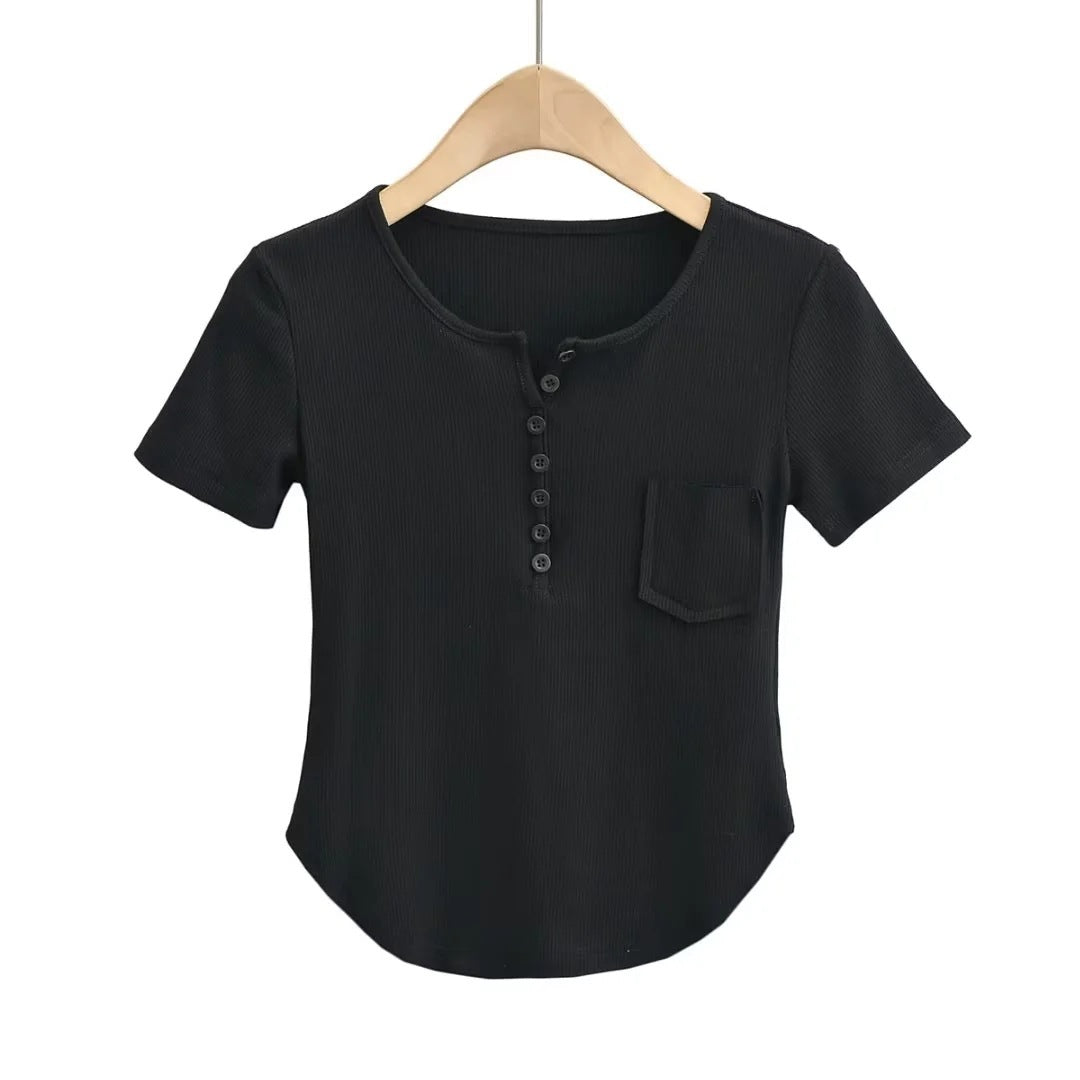 Round neck small breasted pocket short sleeved T-shirt