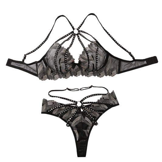Lace embroidery brings together sexy lingerie and underwear set