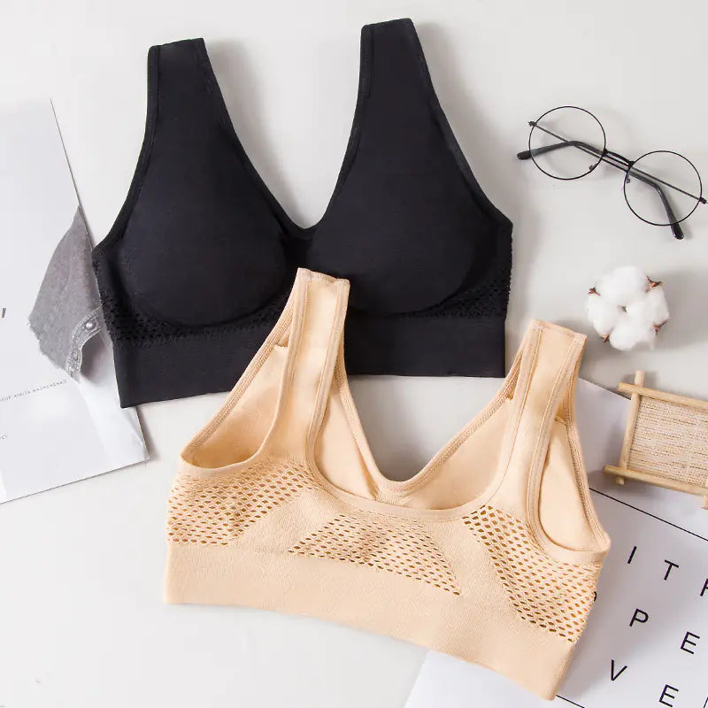 Plus Size Sports Bra with Breathable Cutouts for Yoga
