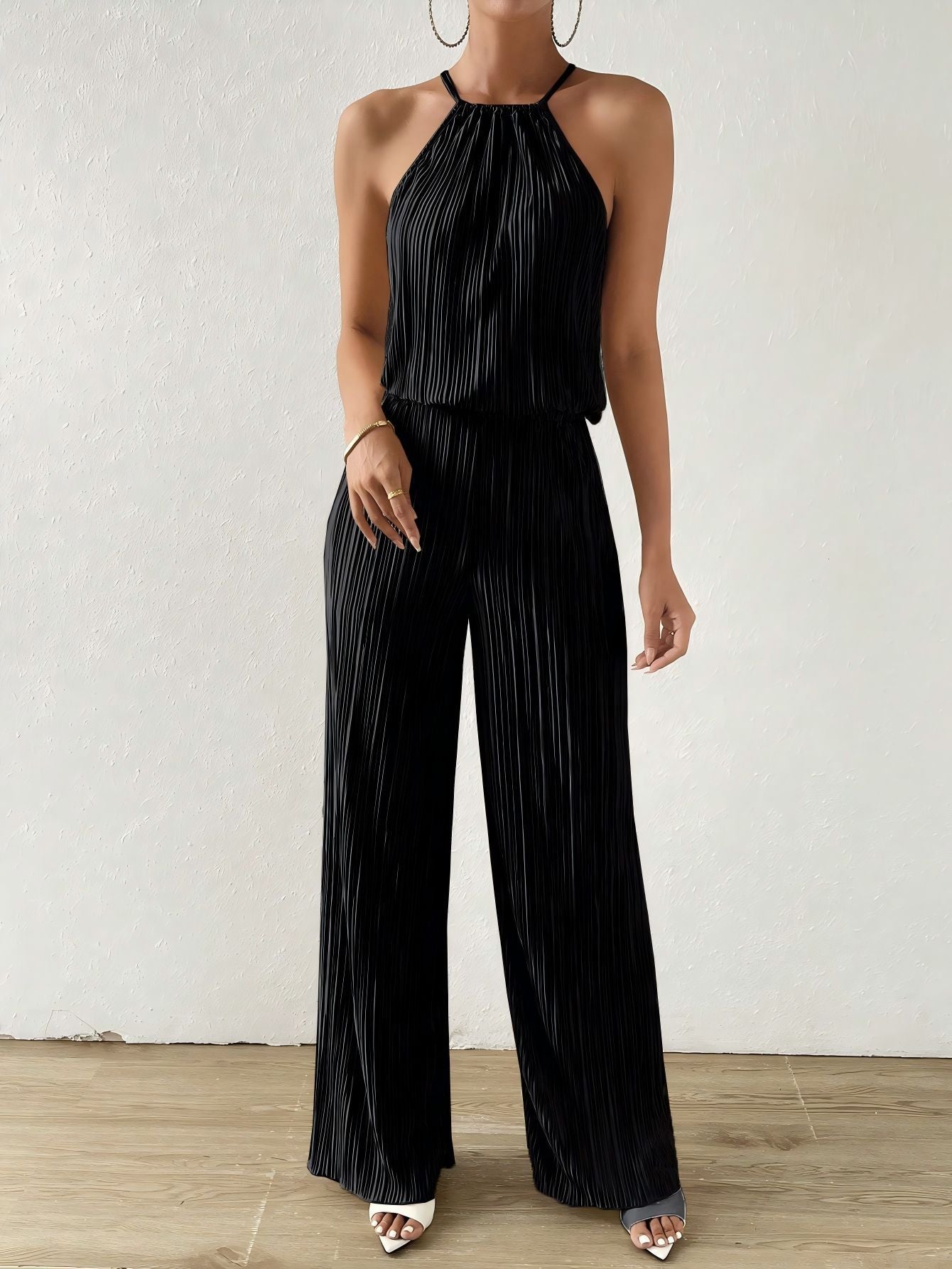 Neck strap and pants set