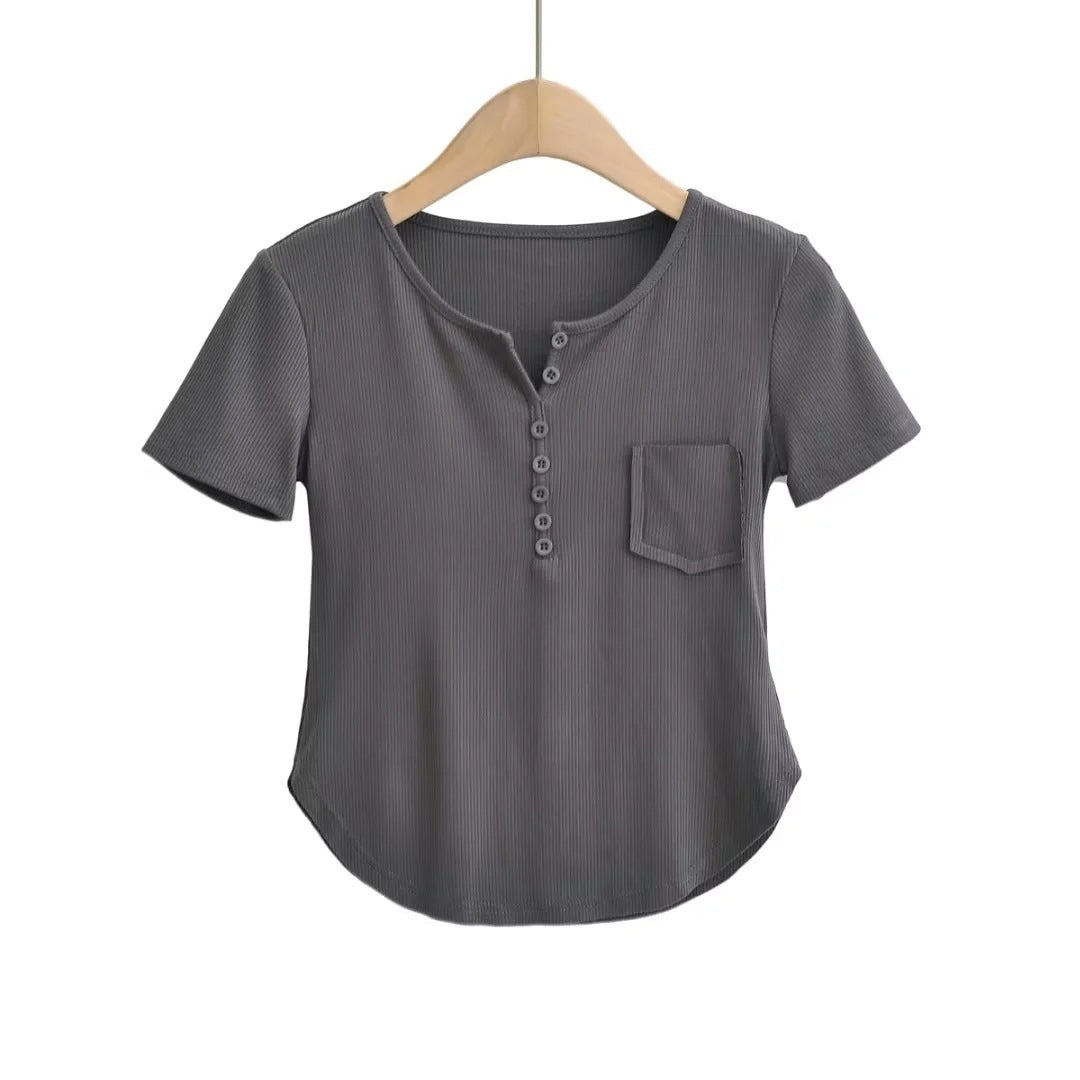 Round neck small breasted pocket short sleeved T-shirt