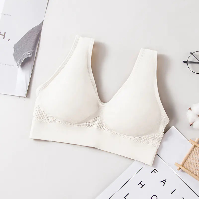 Plus Size Sports Bra with Breathable Cutouts for Yoga