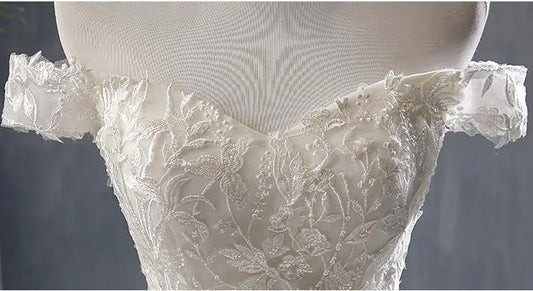2020 New Mermaid Lace Wedding Dress with Train
