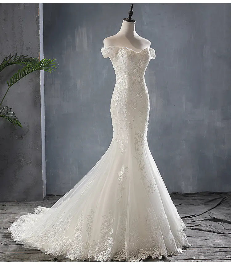 2020 New Mermaid Lace Wedding Dress with Train